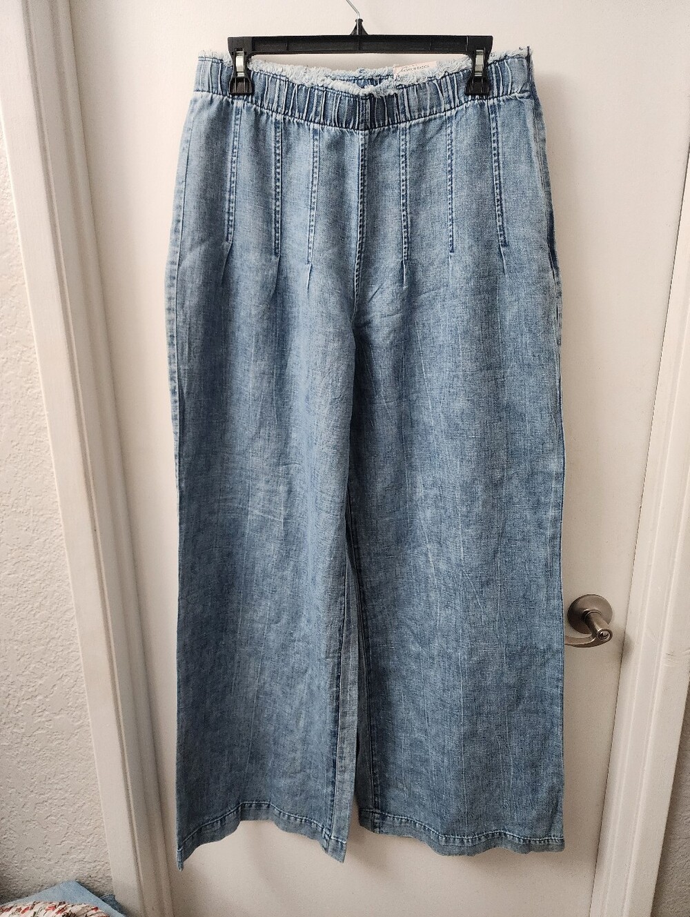 NWT WIDE LEG JEANS SIZE 10 HIGH WAIST ELASTIC WAIST LIGHT WEIGHT MATERIAL BY INC